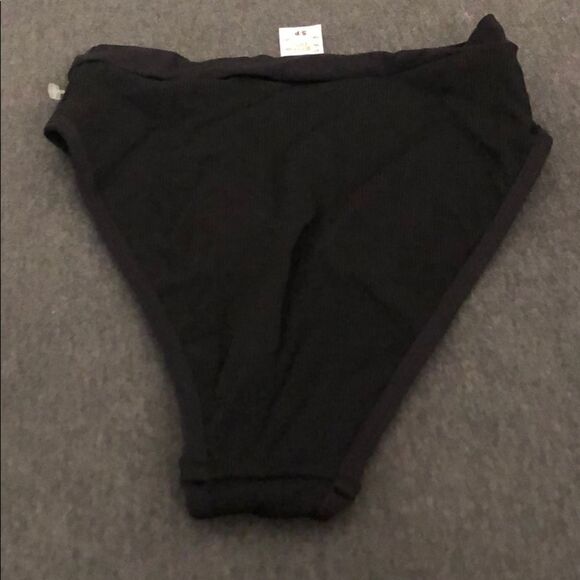 L*SPACE BLACK PORTIA HIGH WAIST BITSY CUT BIKINI. - Picture 8 of 8